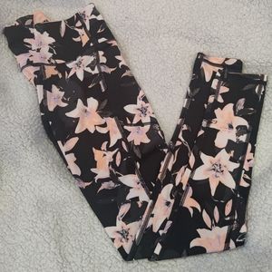 Victoria's Secret essential pocket legging size 4